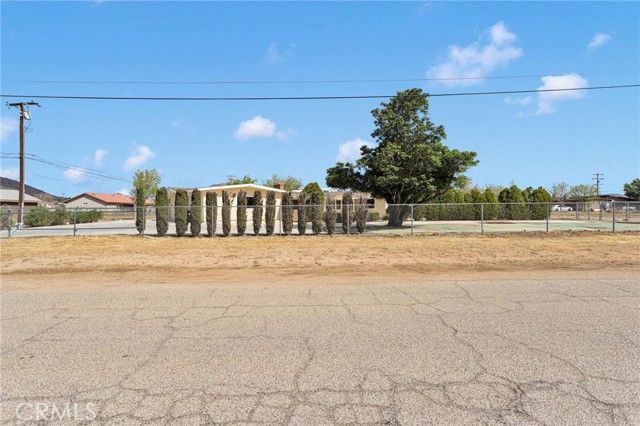 21008 South Road, Apple Valley, CA 92307