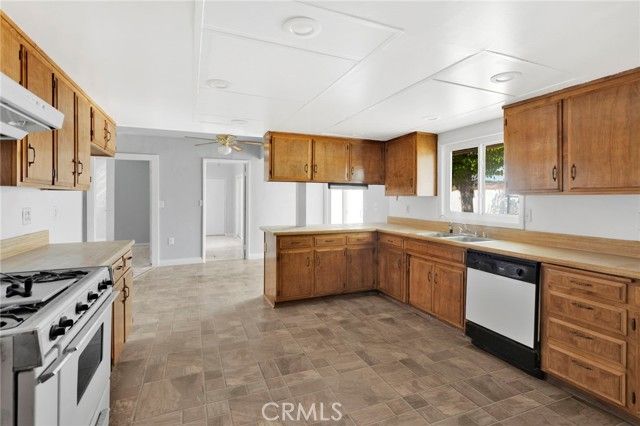 21008 South Road, Apple Valley, CA 92307