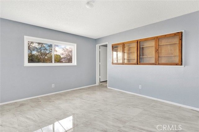 21008 South Road, Apple Valley, CA 92307