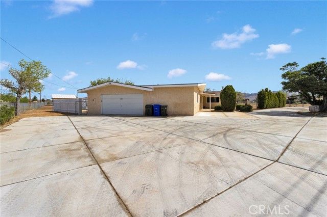 21008 South Road, Apple Valley, CA 92307