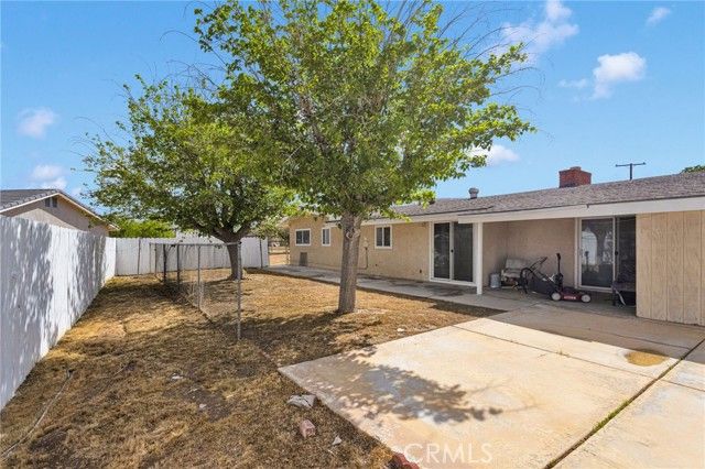 21008 South Road, Apple Valley, CA 92307