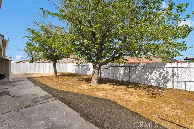 21008 South Road, Apple Valley, CA 92307