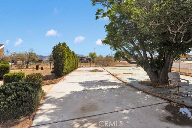 21008 South Road, Apple Valley, CA 92307