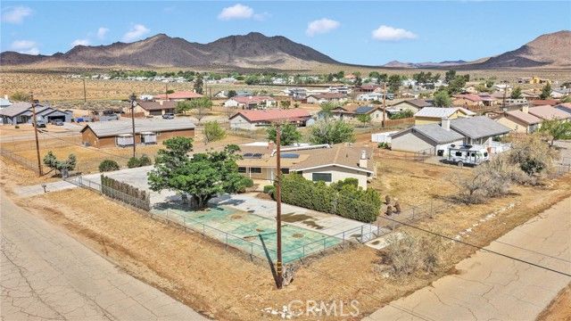 21008 South Road, Apple Valley, CA 92307