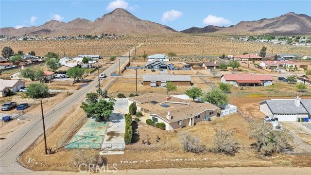 21008 South Road, Apple Valley, CA 92307