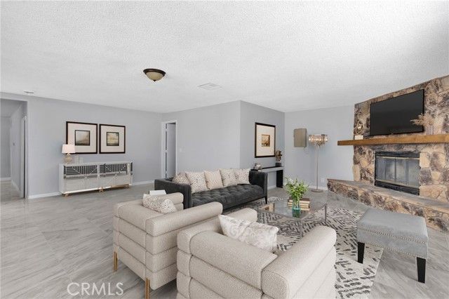 21008 South Road, Apple Valley, CA 92307