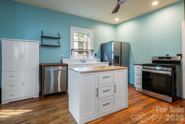 3 Woodlawn Avenue, Asheville, NC 28801