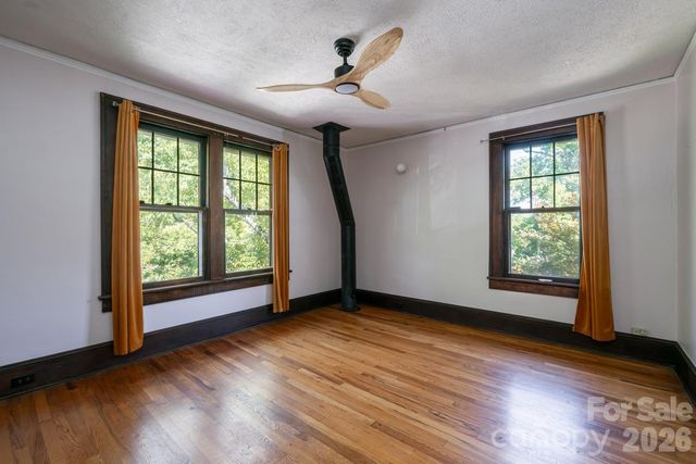 3 Woodlawn Avenue, Asheville, NC 28801