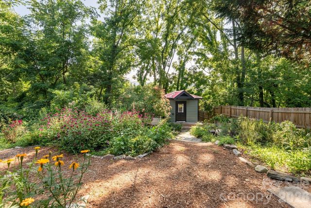 3 Woodlawn Avenue, Asheville, NC 28801