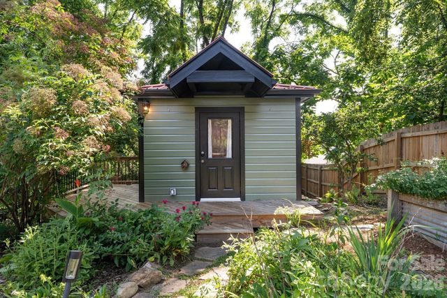 3 Woodlawn Avenue, Asheville, NC 28801
