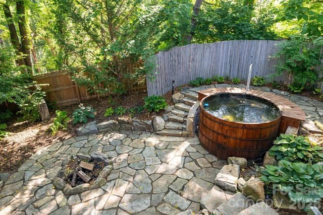 3 Woodlawn Avenue, Asheville, NC 28801
