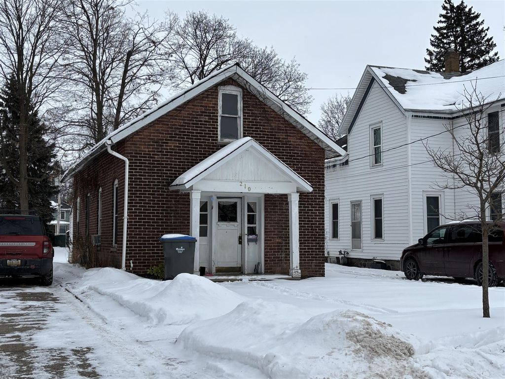 210 S Monroe Street, Sturgis, MI 49091