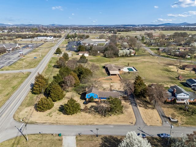 609 Windmere Dr, Lebanon, TN 37090