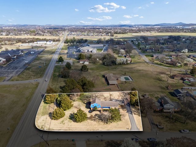 609 Windmere Dr, Lebanon, TN 37090