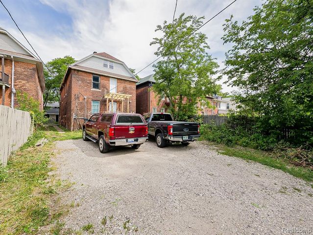 895 Blaine Street, Detroit, MI 48202