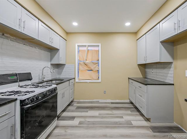 895 Blaine Street, Detroit, MI 48202