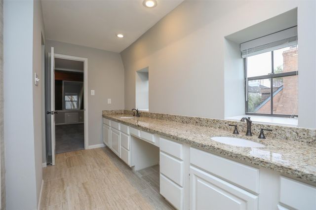 5370 Brownway Street D33, Houston, TX 77056