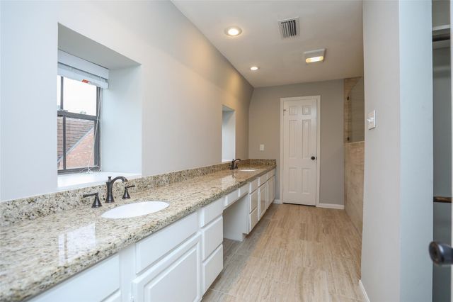 5370 Brownway Street D33, Houston, TX 77056