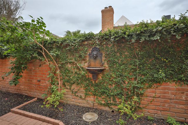 5370 Brownway Street D33, Houston, TX 77056