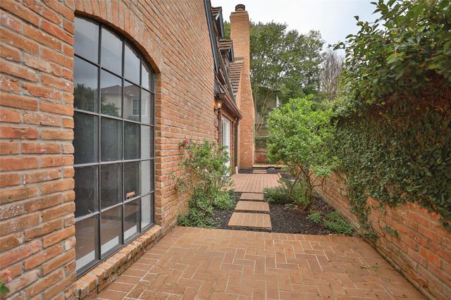 5370 Brownway Street D33, Houston, TX 77056