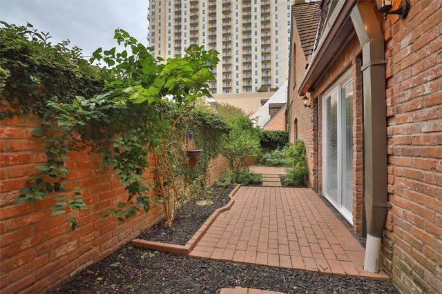 5370 Brownway Street D33, Houston, TX 77056