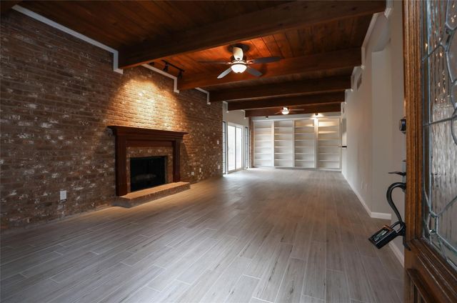 5370 Brownway Street D33, Houston, TX 77056