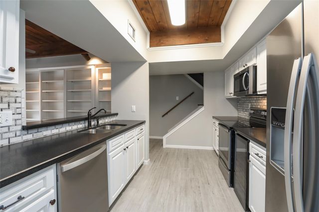 5370 Brownway Street D33, Houston, TX 77056