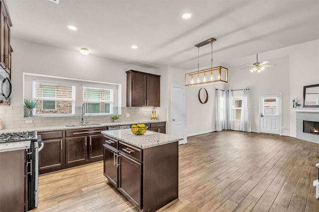 2326 Sandlewood Trail Lane, Houston, TX 77014