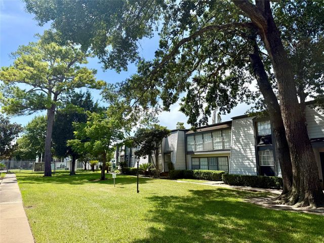 10183 Beekman Place Drive, Houston, TX 77043