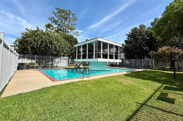 10183 Beekman Place Drive, Houston, TX 77043