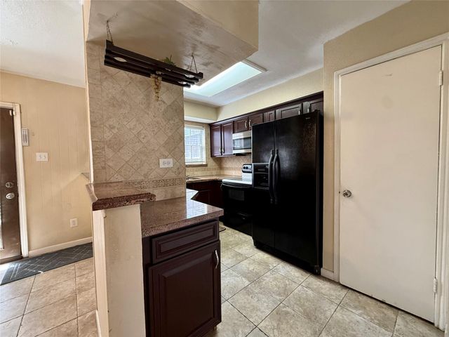 10183 Beekman Place Drive, Houston, TX 77043