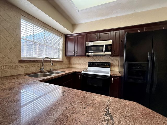 10183 Beekman Place Drive, Houston, TX 77043