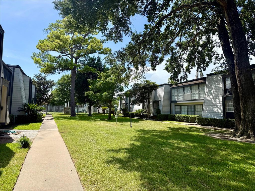 10183 Beekman Place Drive, Houston, TX 77043