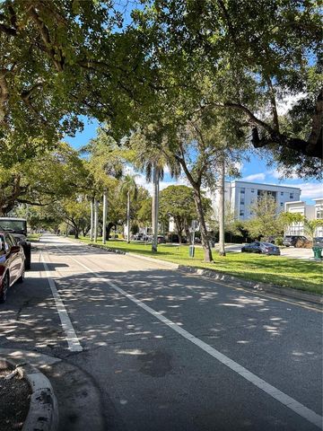 2430 NE 135th St 201, North Miami, FL 33181