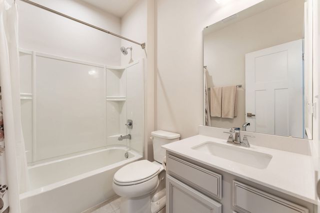 3694 Reddington Circle, Elgin, IL 60124