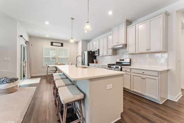 3694 Reddington Circle, Elgin, IL 60124