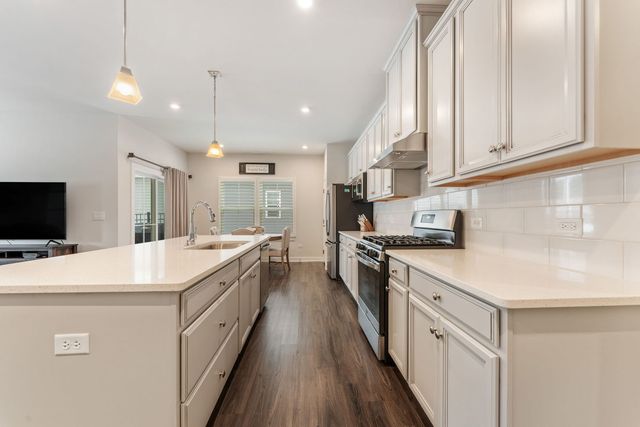 3694 Reddington Circle, Elgin, IL 60124