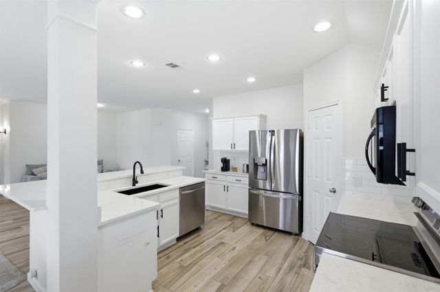 1002 Zachary Drive, Arlington, TX 76002