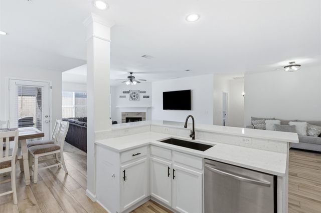 1002 Zachary Drive, Arlington, TX 76002