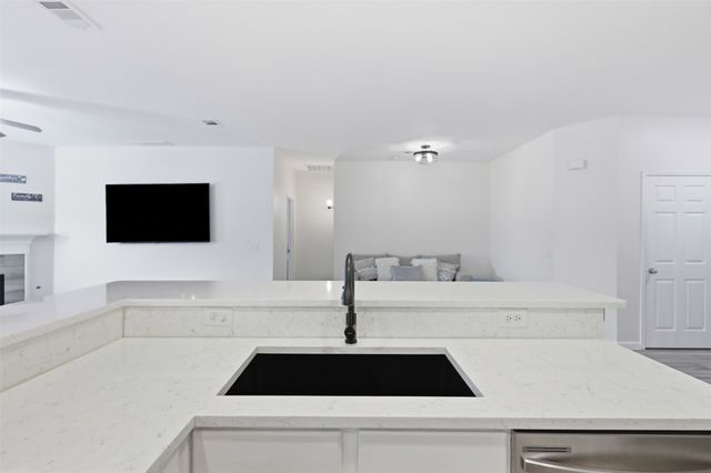 1002 Zachary Drive, Arlington, TX 76002
