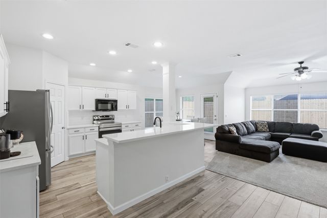 1002 Zachary Drive, Arlington, TX 76002