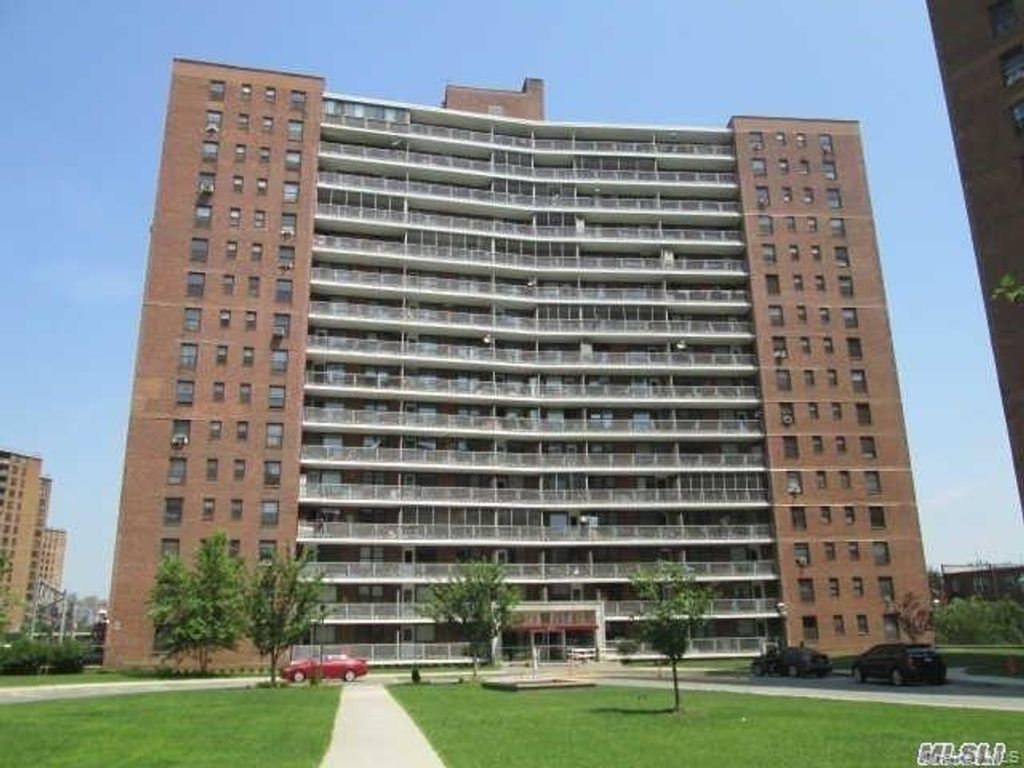 61-45 98th Street 9A, Rego Park, NY 11374