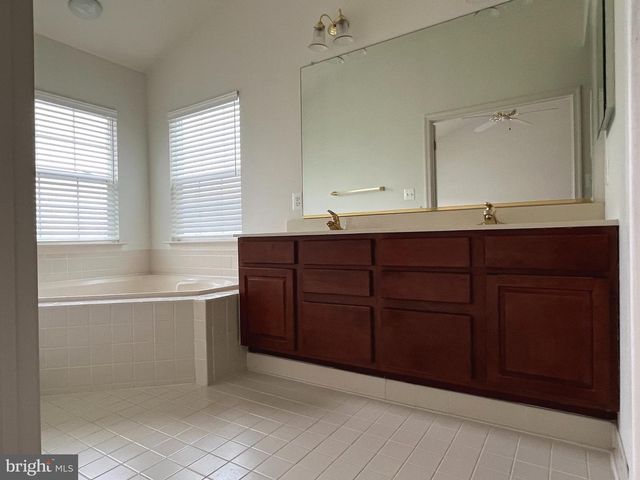 13416 FOUNTAIN CLUB DR, Germantown, MD 20874