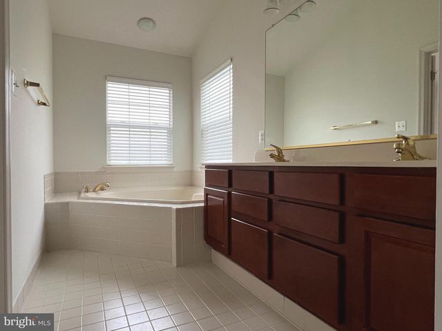 13416 FOUNTAIN CLUB DR, Germantown, MD 20874