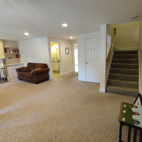 13 Snowdrop Lane, Litchfield, NH 03052