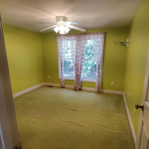 13 Snowdrop Lane, Litchfield, NH 03052