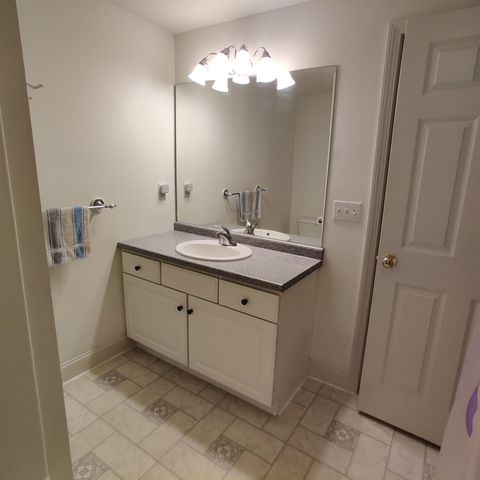 13 Snowdrop Lane, Litchfield, NH 03052