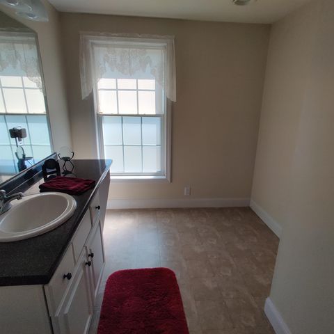 13 Snowdrop Lane, Litchfield, NH 03052