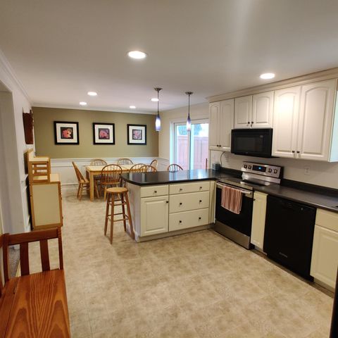13 Snowdrop Lane, Litchfield, NH 03052