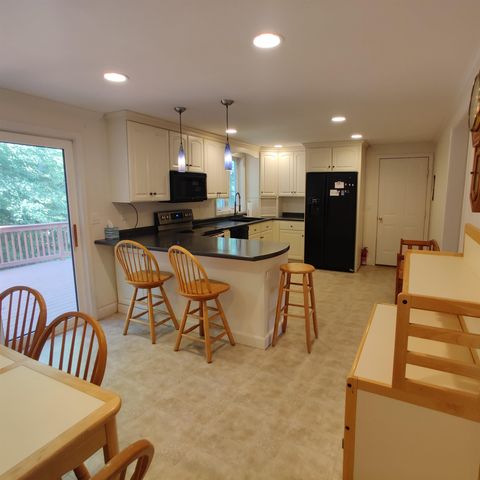 13 Snowdrop Lane, Litchfield, NH 03052